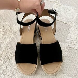 Black and Cream Sandals with Platform Sole